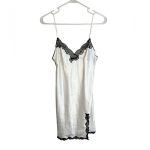 Victoria’s Secret size S white and black lace slip nightgown NWT